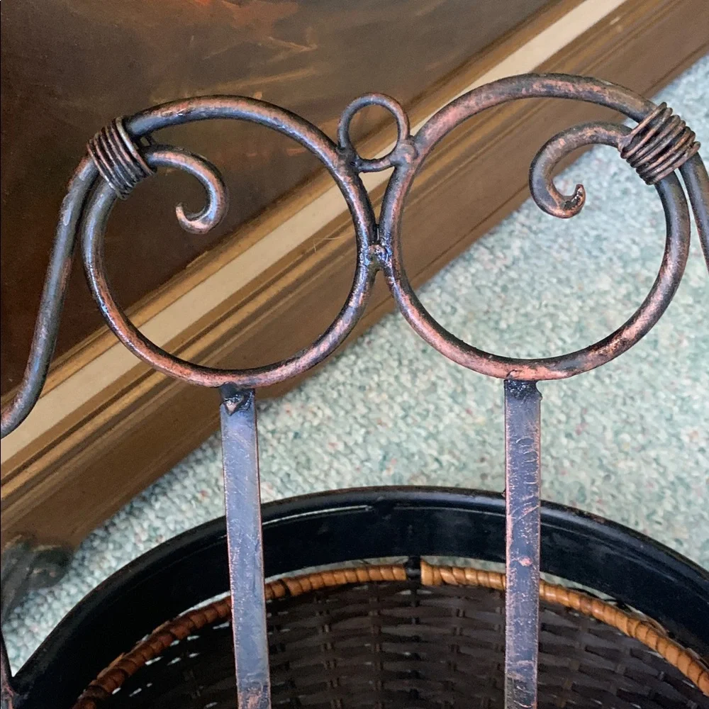Wicker & Wrought Iron Decorative Wall Pocket. Tuscan Cottagecor Planter Patio